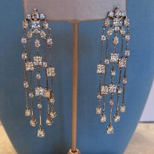 NIB Gorgeous Austrian Crystal Drop Earrings Set in Silver